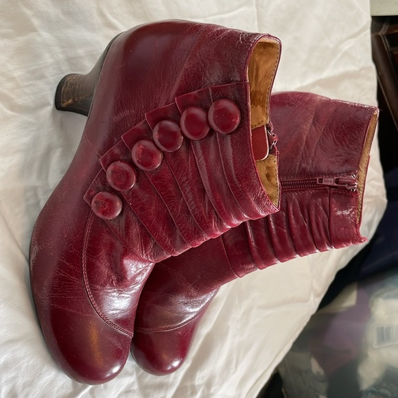 Miz Mooz Shoes - Miz Mooz boots in red leather.